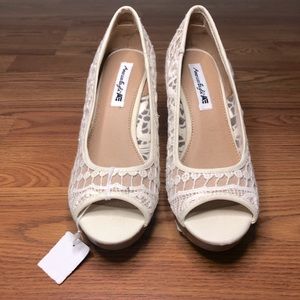 🌼Gorgeous Cream Lace Decorated Wedges